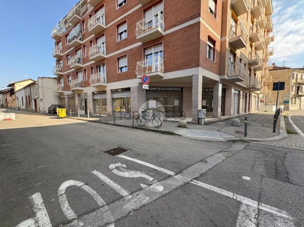 negozio in vendita a Carignano