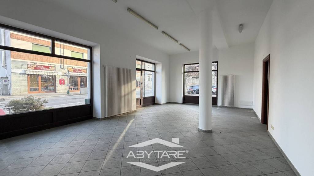 negozio in vendita a Carignano