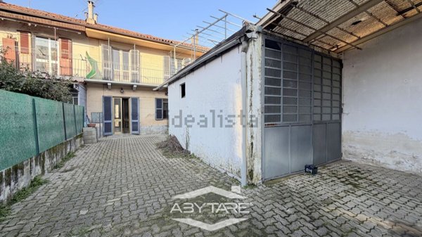casa indipendente in vendita a Carignano
