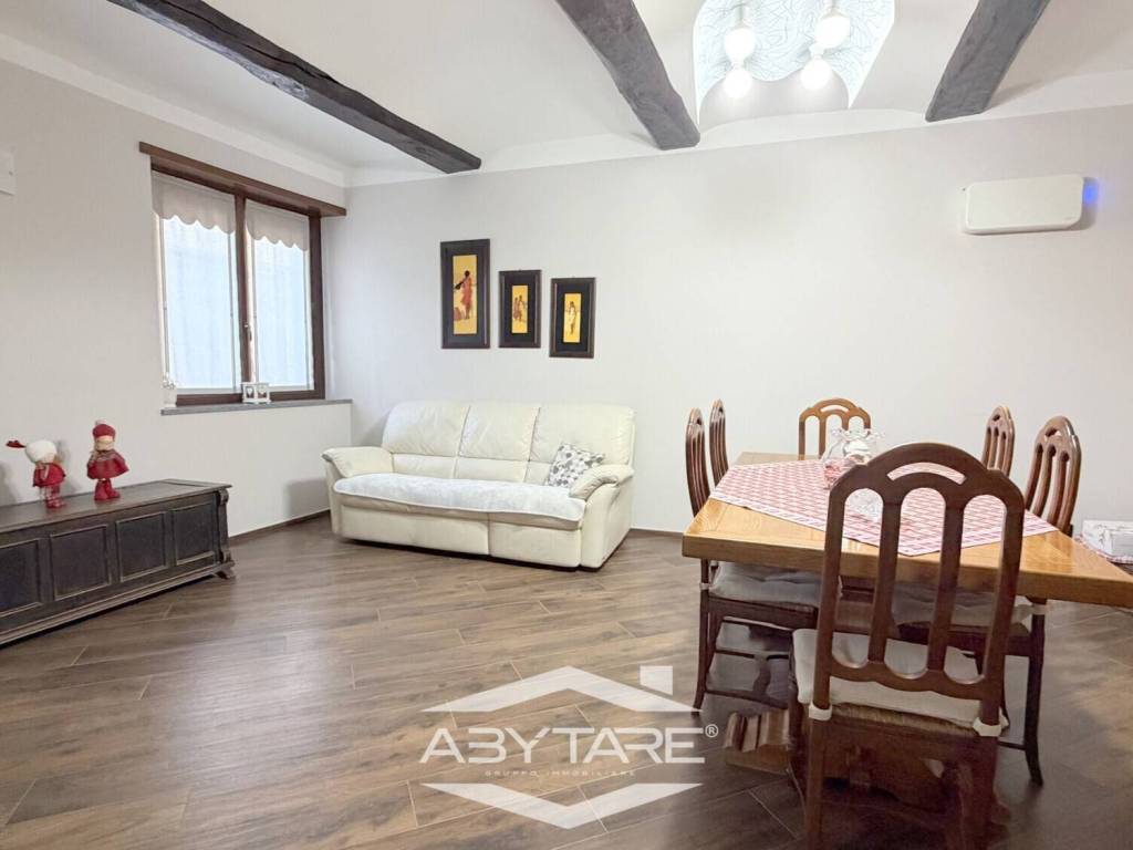 casa indipendente in vendita a Carignano