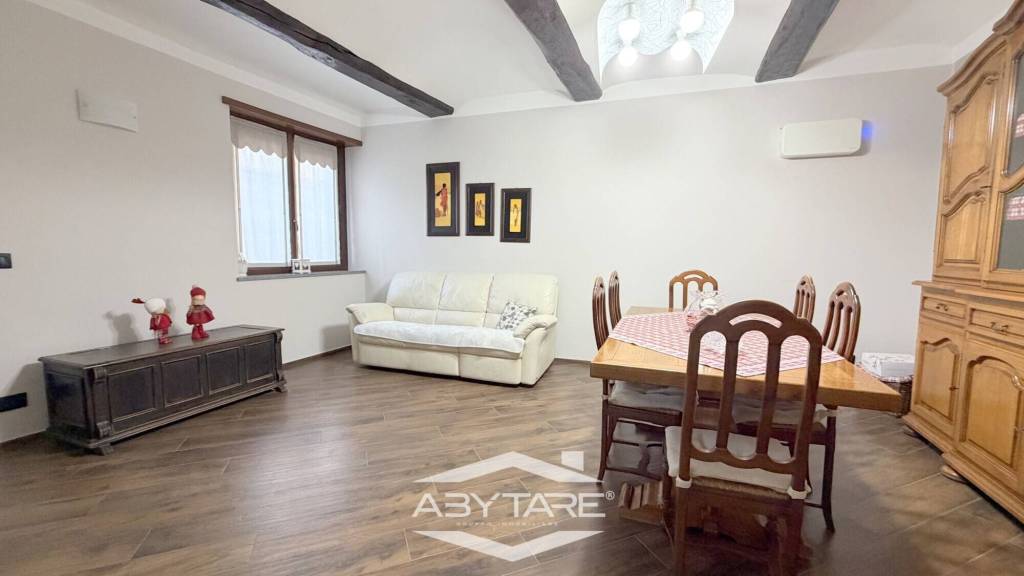 casa indipendente in vendita a Carignano