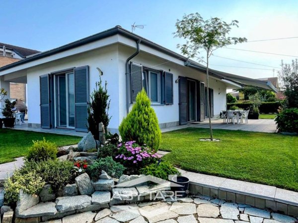 casa indipendente in vendita a Carignano