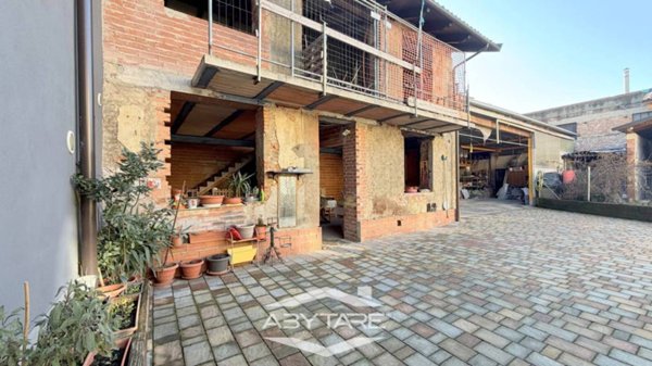 casa indipendente in vendita a Carignano