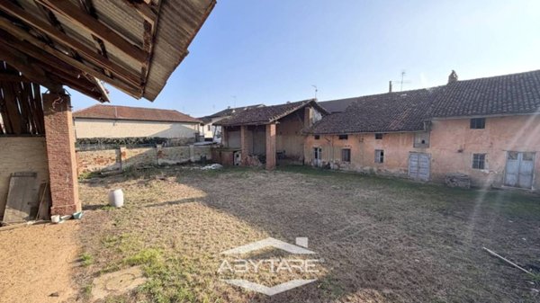 casa indipendente in vendita a Carignano