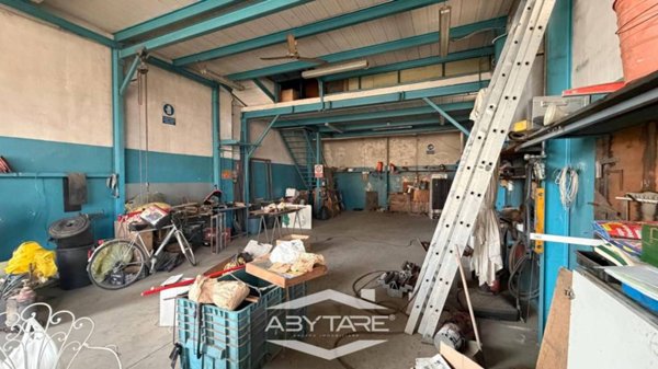 locale commerciale in vendita a Carignano