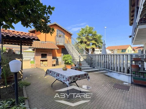 casa indipendente in vendita a Carignano