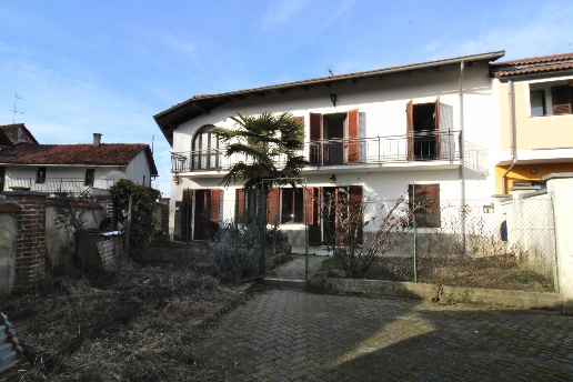 casa indipendente in vendita a Carignano
