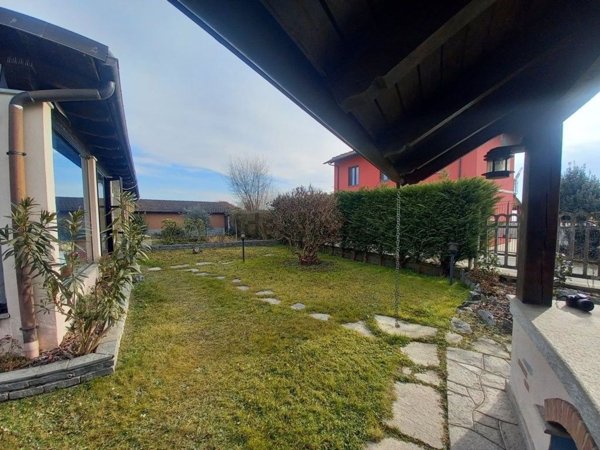 casa indipendente in vendita a Carignano