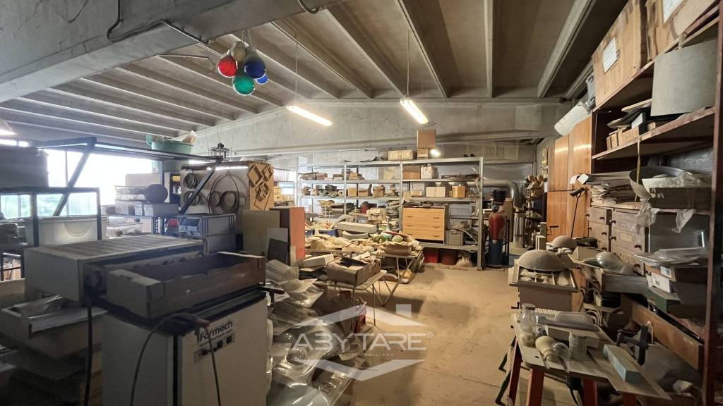 locale commerciale in vendita a Carignano