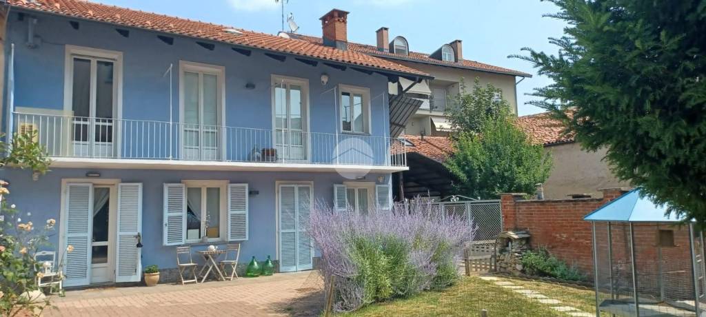 casa indipendente in vendita a Carignano