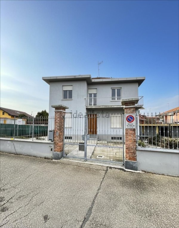 casa indipendente in vendita a Carignano
