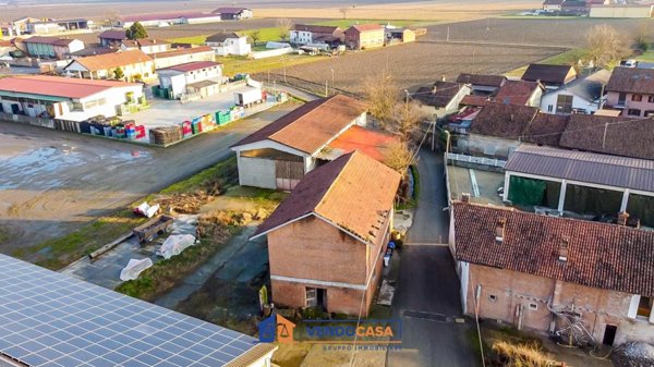 locale di sgombero in vendita a Carignano