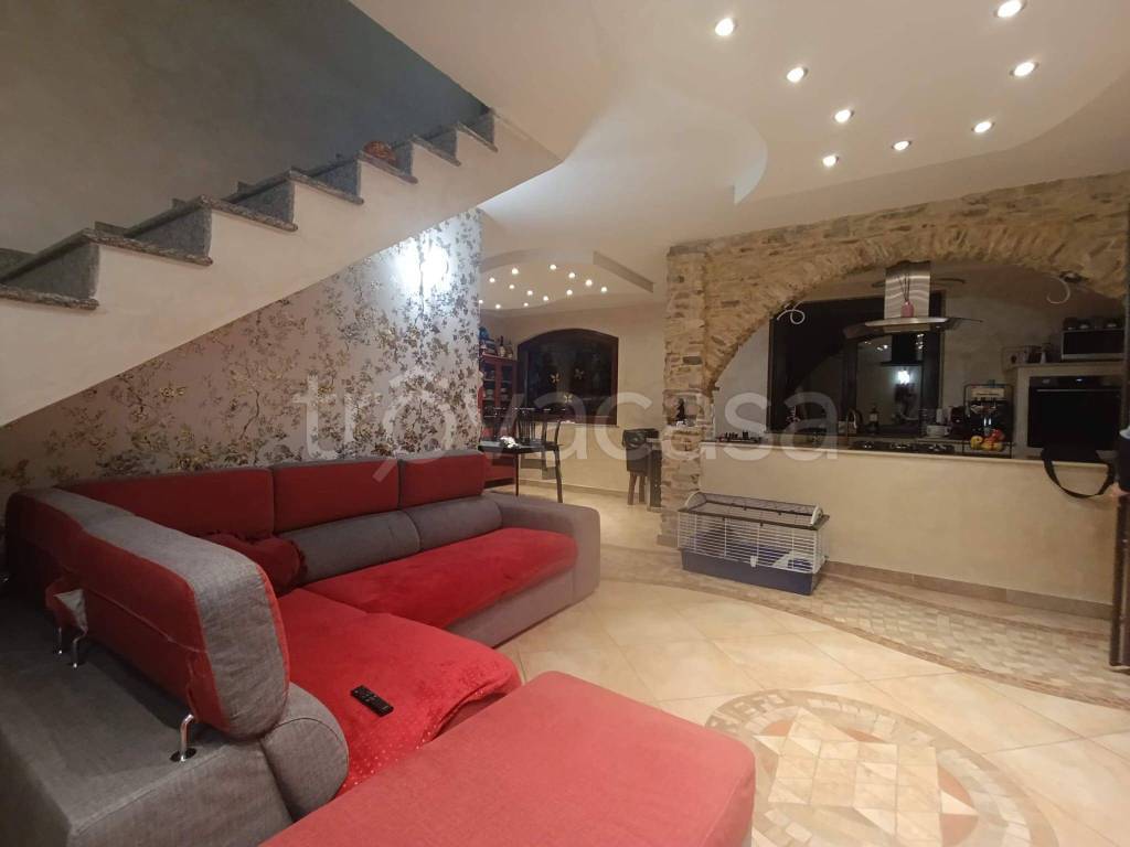 casa indipendente in vendita a Carignano