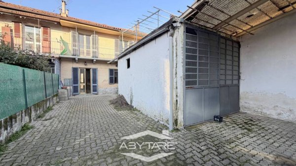 casa indipendente in vendita a Carignano