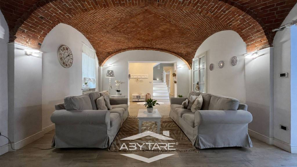 casa indipendente in vendita a Carignano