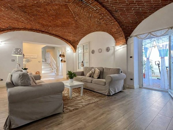 casa indipendente in vendita a Carignano