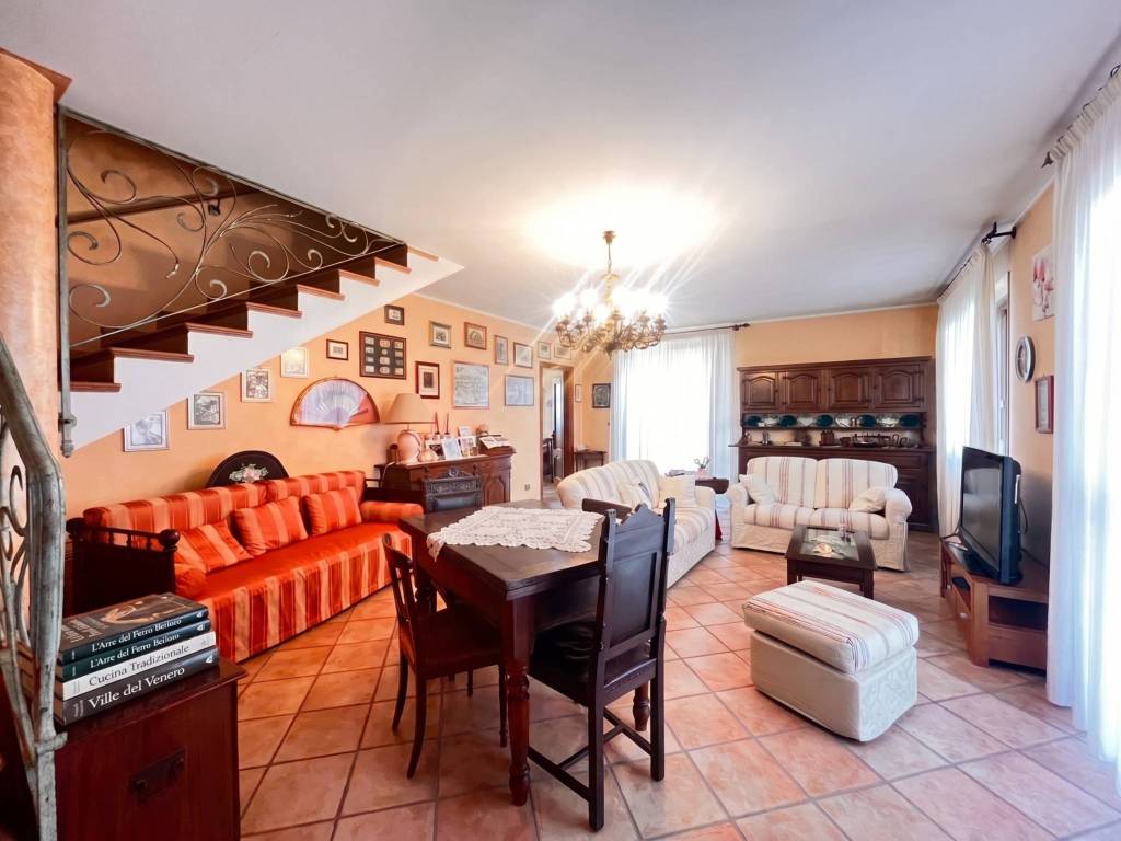 casa indipendente in vendita a Carignano