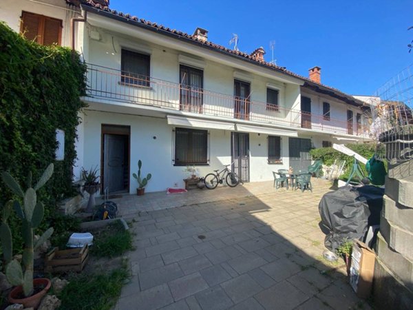 casa indipendente in vendita a Carignano