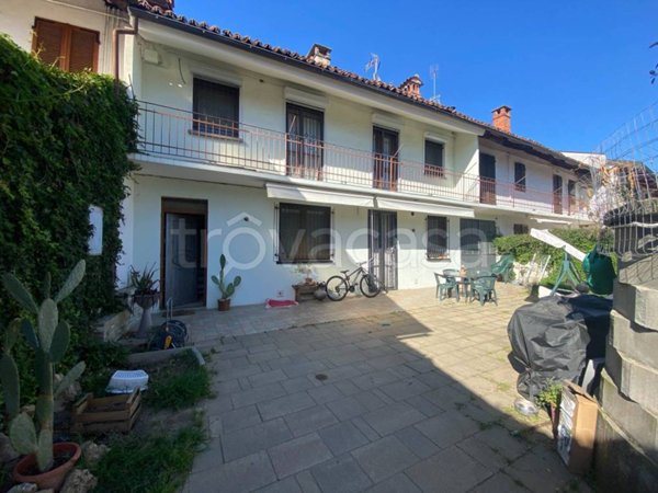 casa indipendente in vendita a Carignano