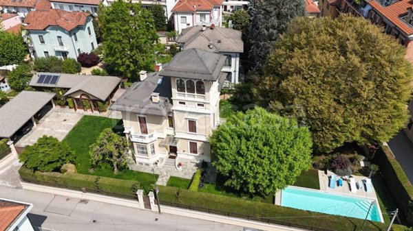 casa indipendente in vendita a Carignano