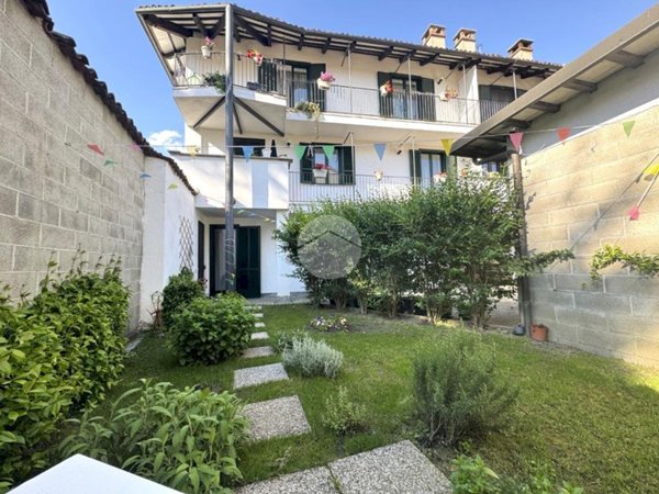 casa indipendente in vendita a Carignano