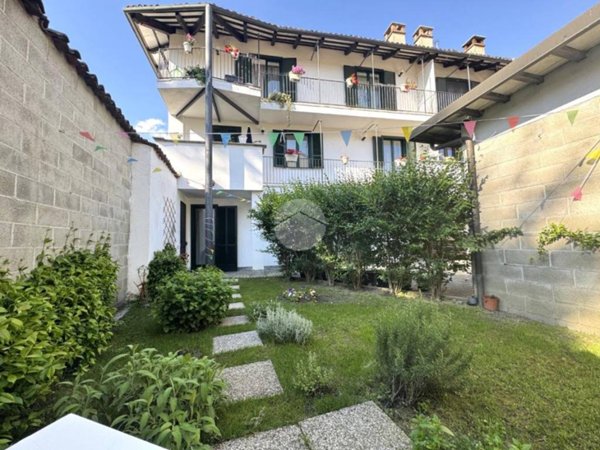 casa indipendente in vendita a Carignano