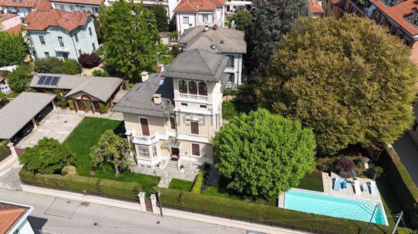 casa indipendente in vendita a Carignano