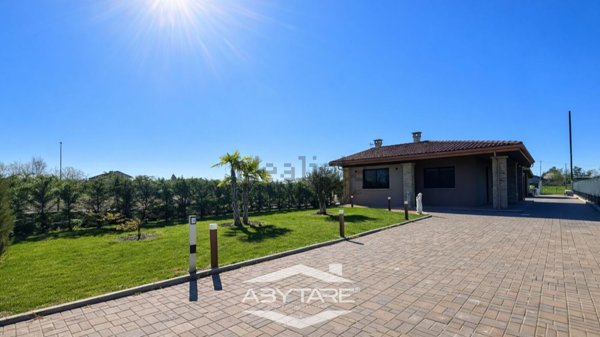 casa indipendente in vendita a Carignano