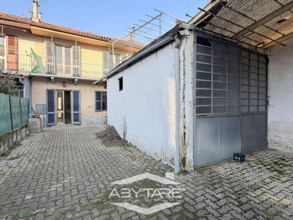 casa indipendente in vendita a Carignano