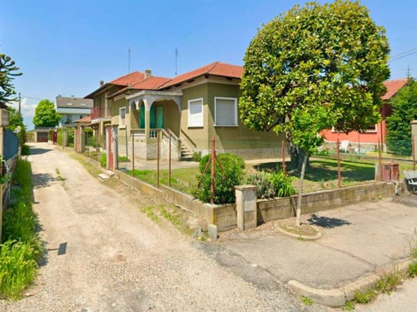 casa indipendente in vendita a Carignano