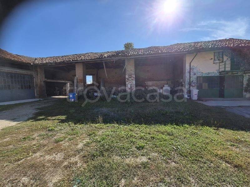 locale commerciale in vendita a Carignano