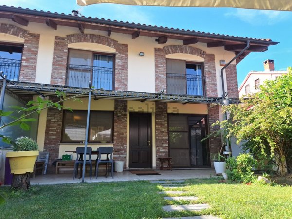 casa indipendente in vendita a Carignano