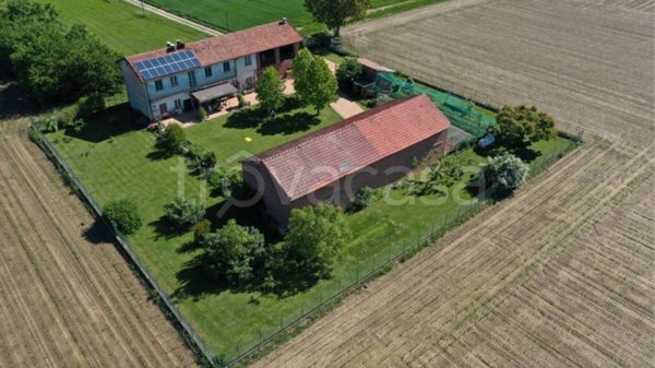 casa indipendente in vendita a Carignano