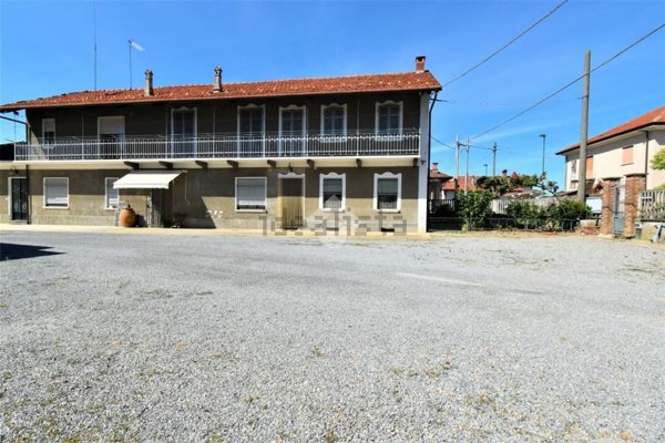 casa indipendente in vendita a Carignano