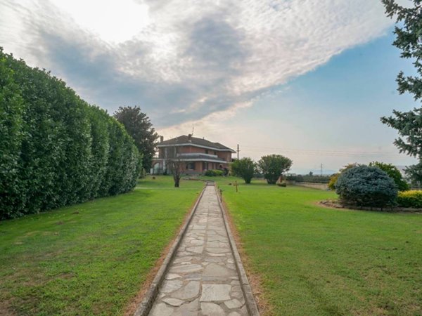 casa indipendente in vendita a Carignano