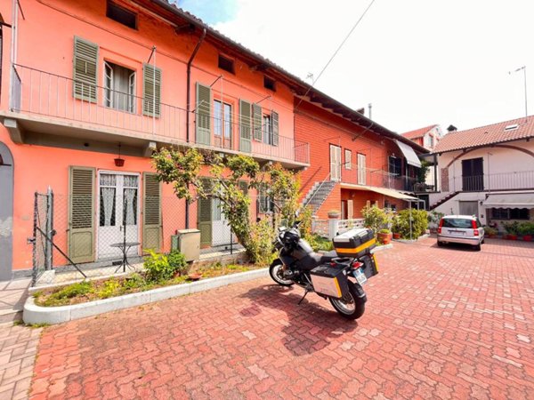 casa indipendente in vendita a Carignano