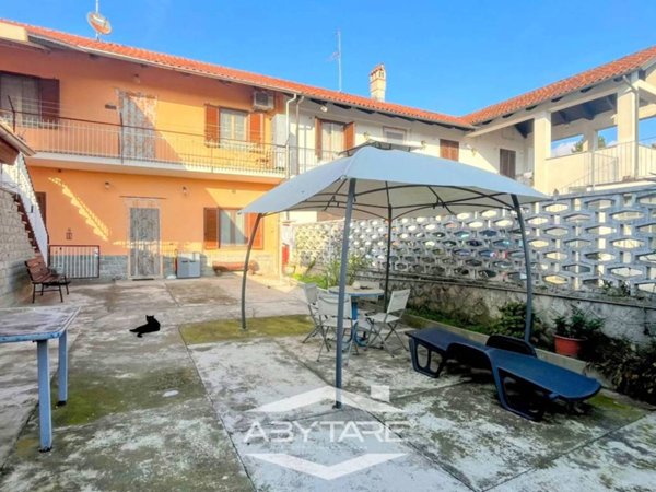 casa indipendente in vendita a Carignano