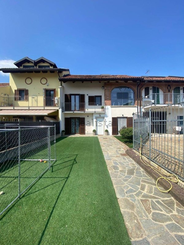 casa indipendente in vendita a Carignano