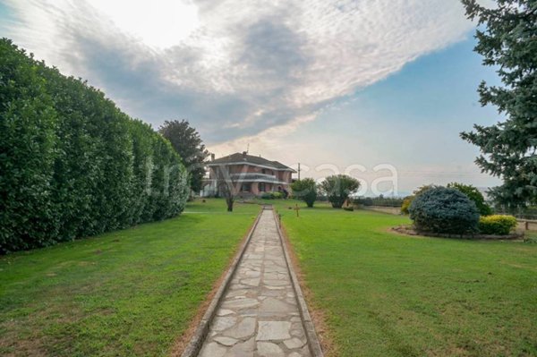 casa indipendente in vendita a Carignano