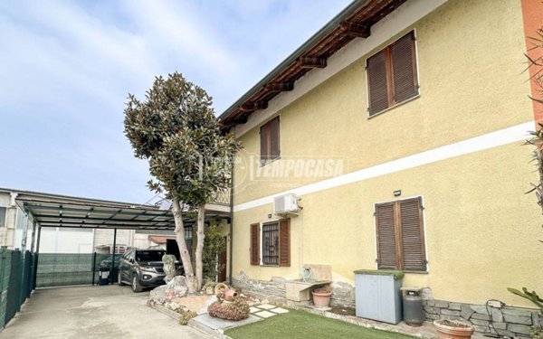 casa indipendente in vendita a Carignano