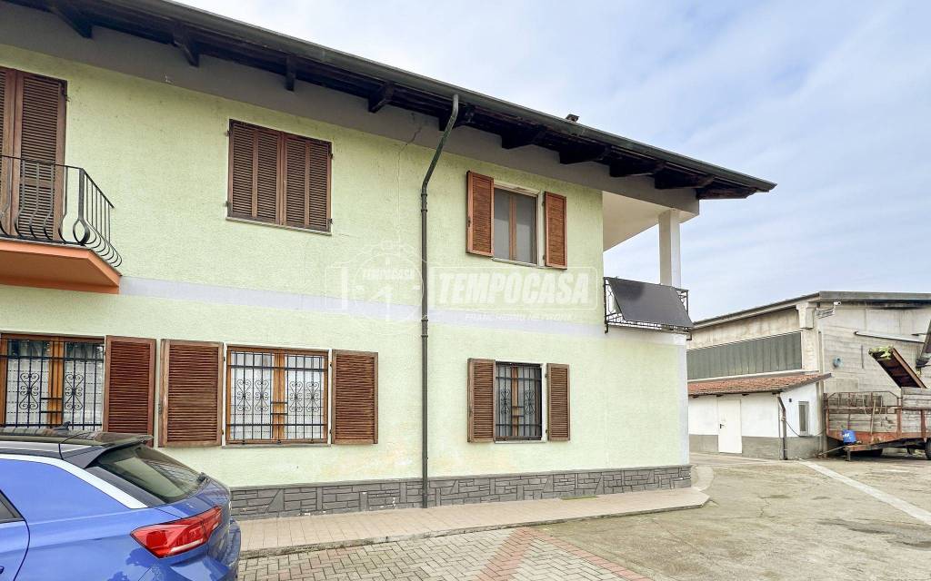 casa indipendente in vendita a Carignano