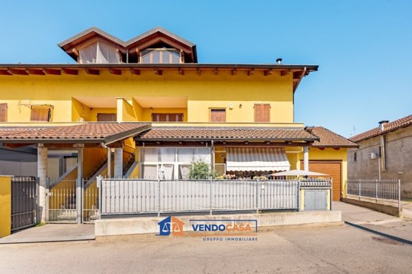 casa indipendente in vendita a Carignano