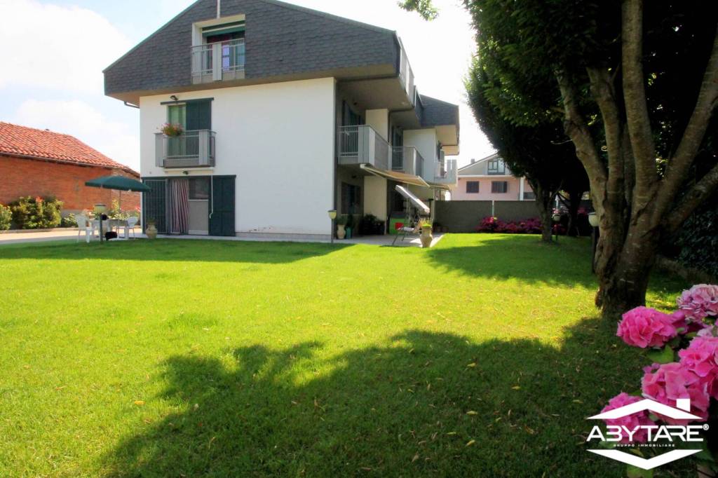 casa indipendente in vendita a Carignano