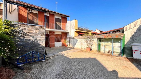 casa indipendente in vendita a Carignano