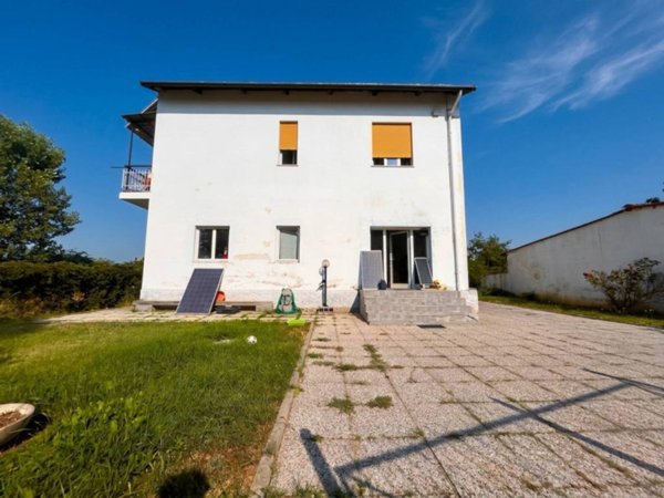 casa indipendente in vendita a Carignano