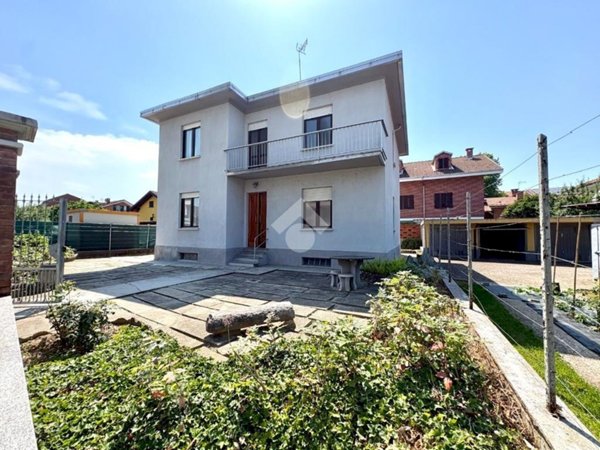 casa indipendente in vendita a Carignano