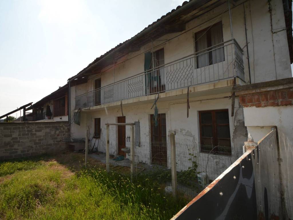 casa indipendente in vendita a Carmagnola in zona Motta