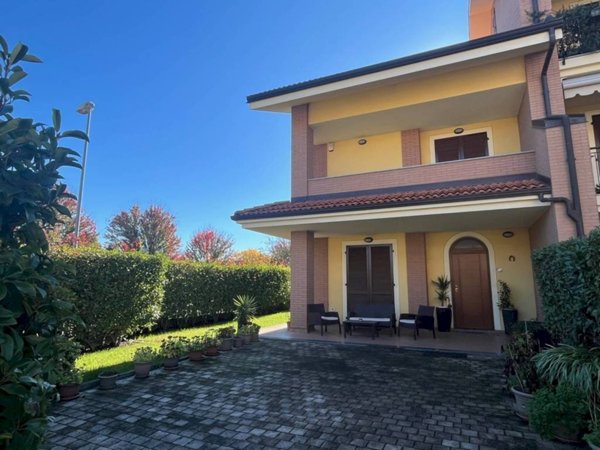 casa indipendente in vendita a Carmagnola