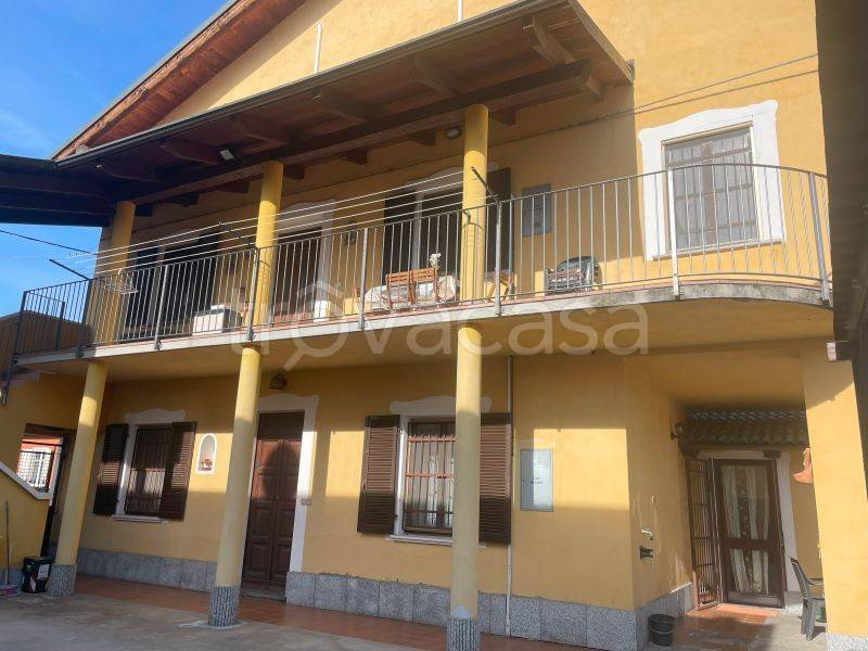 casa indipendente in vendita a Carmagnola in zona San Bernardo