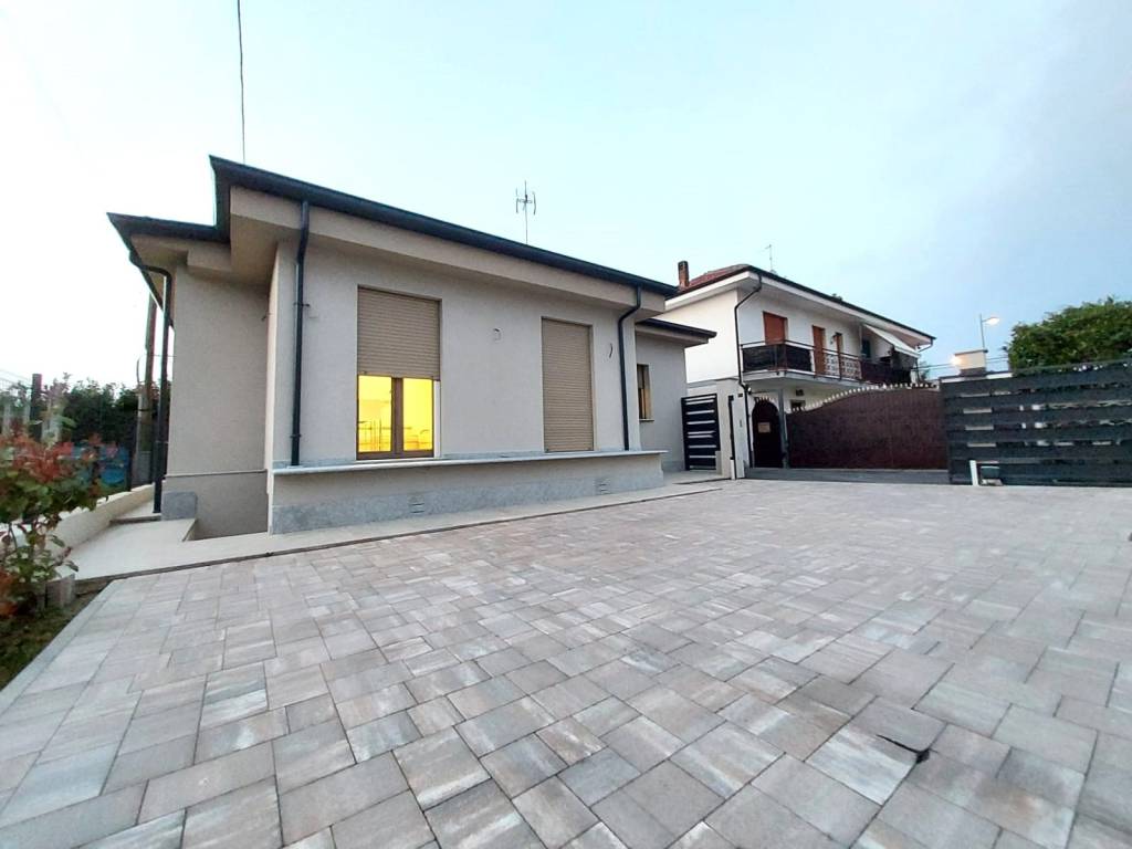 casa indipendente in vendita a Carmagnola